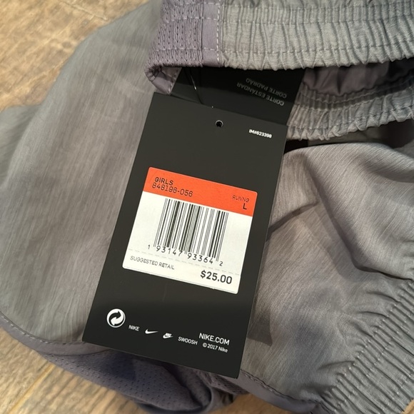 NWT Nike Girl’s Grey Dry Fit Shorts Size Large - Picture 7 of 8